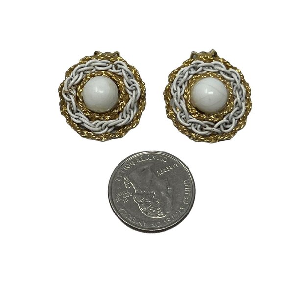 Vintage Clip On Earrings Gold Tone Rope‎ Wrap White Beads and Chain Button - Picture 5 of 9